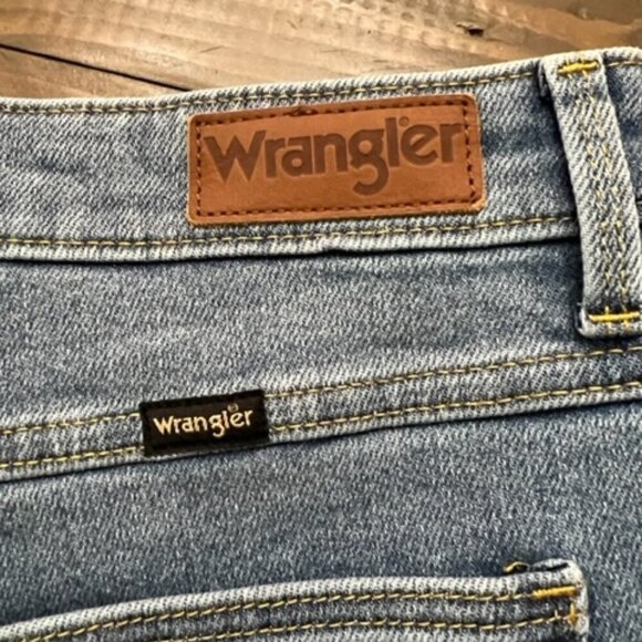 Wrangler High Rise Cut Off Denim Jean Shorts Faded Falcon Print Size 14/32 - Picture 7 of 9